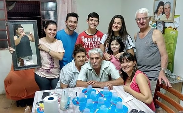 9. "У нас нет таймера на камере, но ты должен быть с нами на снимке"