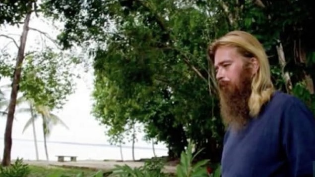 BBC Brezilya'nın yaptığı bir röportajda çöpten yiyecek ve kıyafet topladığını, gece de dışarıda uyuduğunu söyledi Anton.