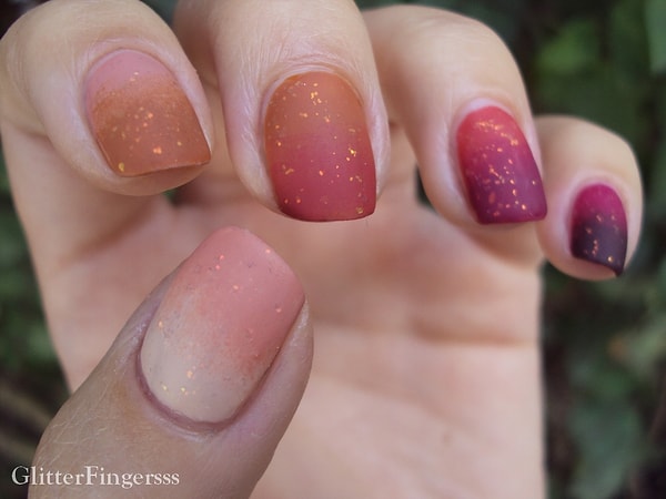 5. Двухтонное омбре с золотыми блестками