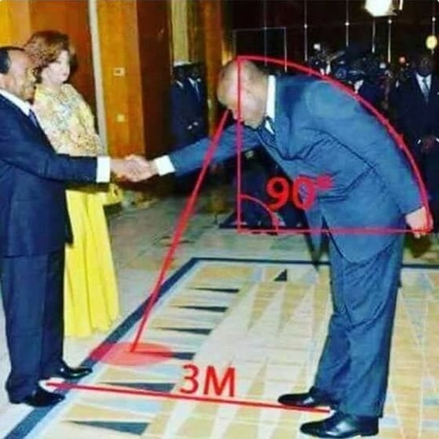 1. Ve birbirinden absürt fotoğraflarla sizlere taş gibi Kamerun mizahı