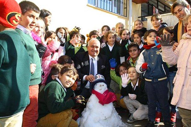 1. Çocuklar gülsün diye: Mersin'e kar getiren belediye başkanı