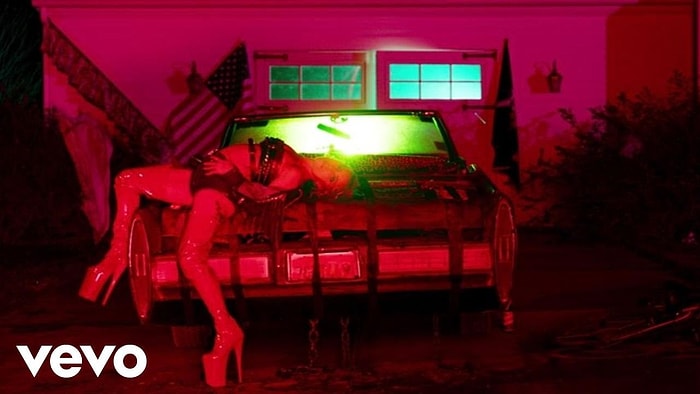 Lady Gaga'dan Baş Döndüren Yeni Video Klip: John Wayne