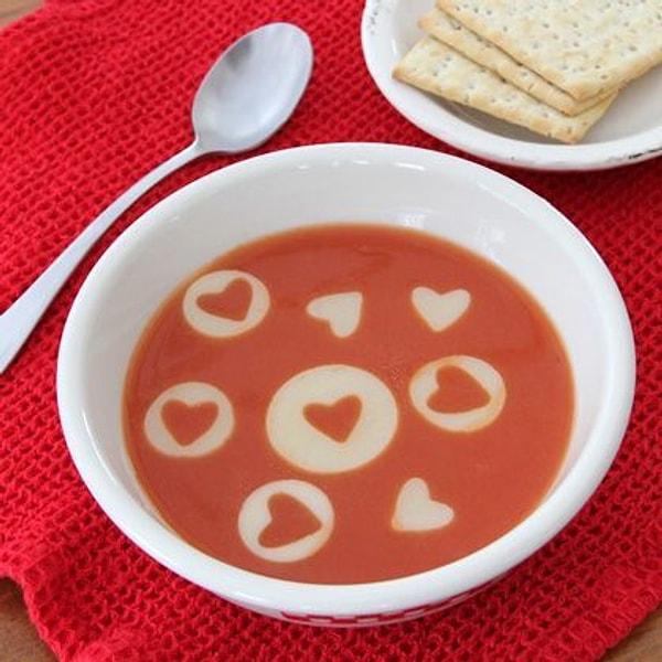 13. Bol kalpli bir çorba ile içini ısıtmaya ne dersin?