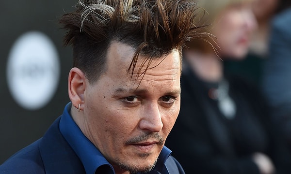 9. Он потратил 18 млн долларов на 45-футовую яхту и 4 млн долларов на провалившуюся звукозаписывающую компанию, которой владел некоторое время;