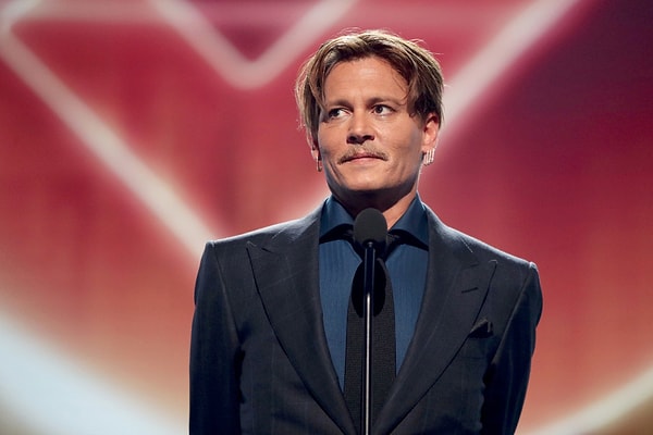 10. На похороны друга Хантера Томпсона - 3 млн долларов; 200 тысяч долларов в месяц на обслуживание частного самолета;