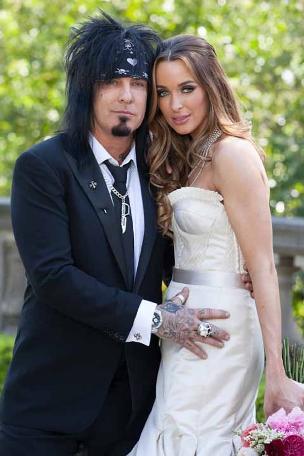 19. Никки Сикс и Кортни Бингхам (15 марта 2014 г.)