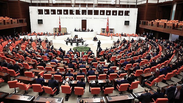 6. Buraya kadar geldiysen bunu rahatlıkla bileceğin kesin. Ekonomi Bakanımız bunlardan hangisi?