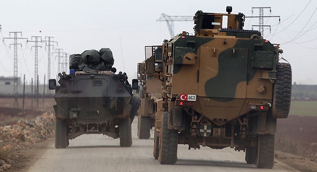 Gürcan ise iki noktaya dikkat çekiyor. Birincisi, El Bab'ı ve elbette Suriye'yi şekillendiren aktörlerin Rusya ve ABD olduğu; ikincisi ise iki ülke arasındaki üst düzey görüşmelere Türkiye'nin dahil olamadığı.