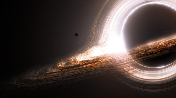3. Interstellar’da portrelenen kara delik için özel bir CGI metodu kullanıldı. Görüntü o kadar gerçeğe yakındı ki üç farklı bilimsel makaleye bilimsel çıkış noktası sağladı.