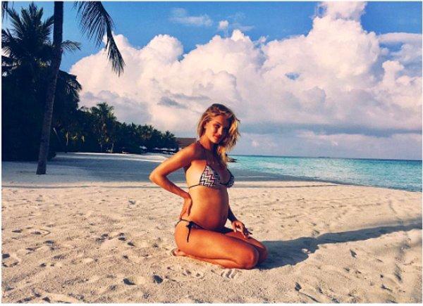 15. Altı yıldır aktör Jason Statham ile mutlu bir ilişkisi olan model Rosie Huntington Whiteley, ilk bebeğine hamile olduğunu Instagram'dan duyurdu.