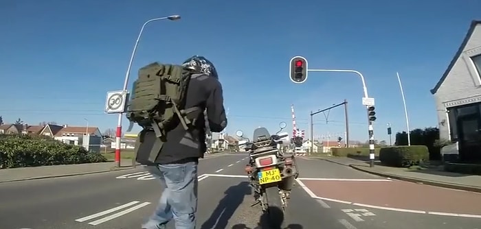 İzlemesi Aşırı Keyifli Şeylerde Bugün: Dans Konusundaki Hünerlerini Gösteren Motosikletliler