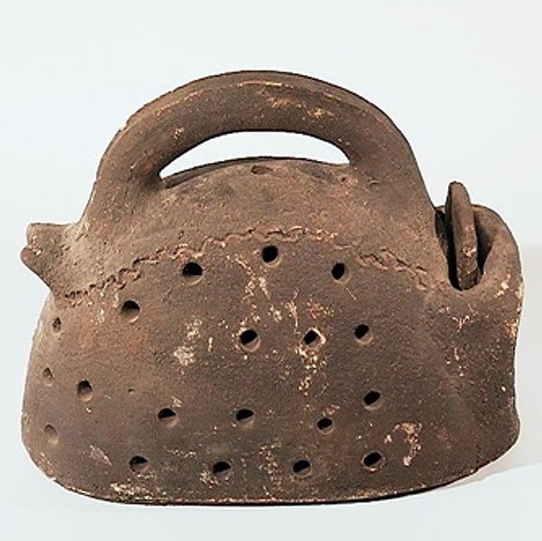 2. Утюг 1760 года и утюг сегодня