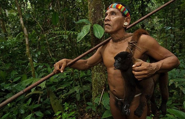 7. В сообществе существует чёткое разделение труда: мужчины занимаются охотой...