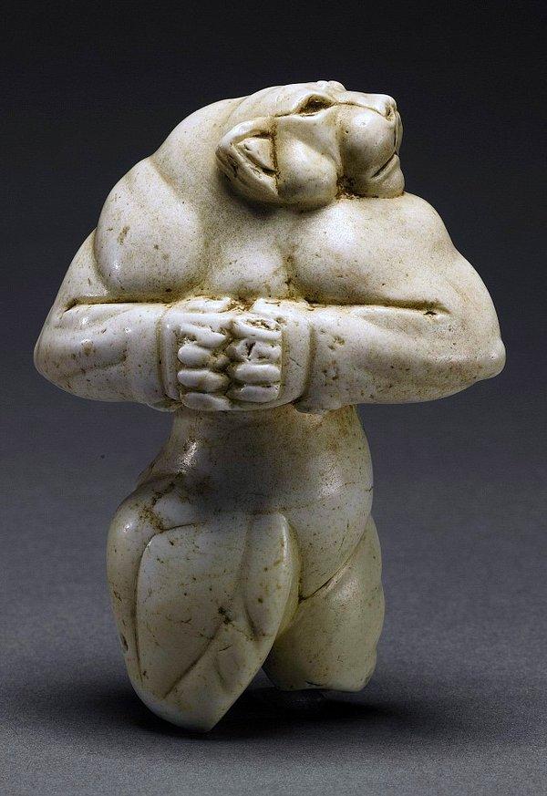 6. Bilinmeyen sanatçı: The Guennol Lioness, M.Ö. 3000