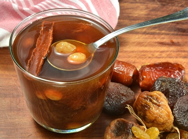 3. Яблочно-изюмный отвар.