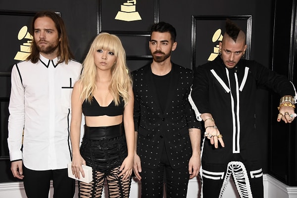 37. Джек Лоулесс, Джинджу Ли, Джо Джонас и Коул Уиттл (группа DNCE)