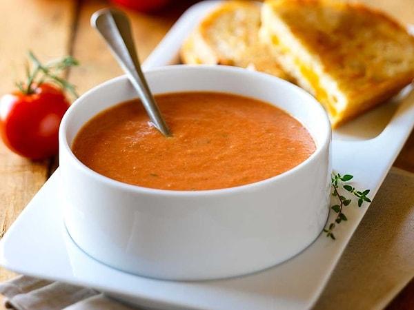 2. İşte bu kadar pratik olduğu için domates çorbasını çok seviyoruz!
