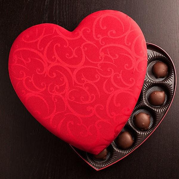 14. Charlie XCX bir kutu Sevgililer Günü çikolatası olmuştu. ♥