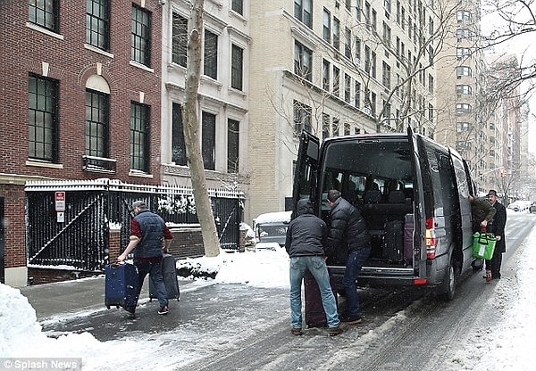 1. Мадонна усыновила Дэвида Банда в 2006 году и удочерила Мерси Джеймс в 2009 году. Кроме них, у певицы есть двое родных детей - Лурдес и Рокко.