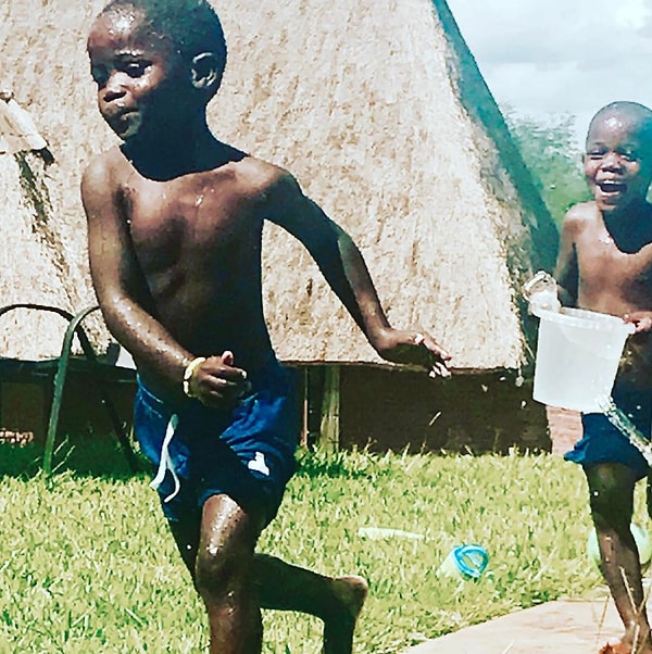 7. Кроме того, суд посчитал поддержку старших детей певицы в усыновлении малавийских близнецов залогом того, что они будут любимы в семье звезды.