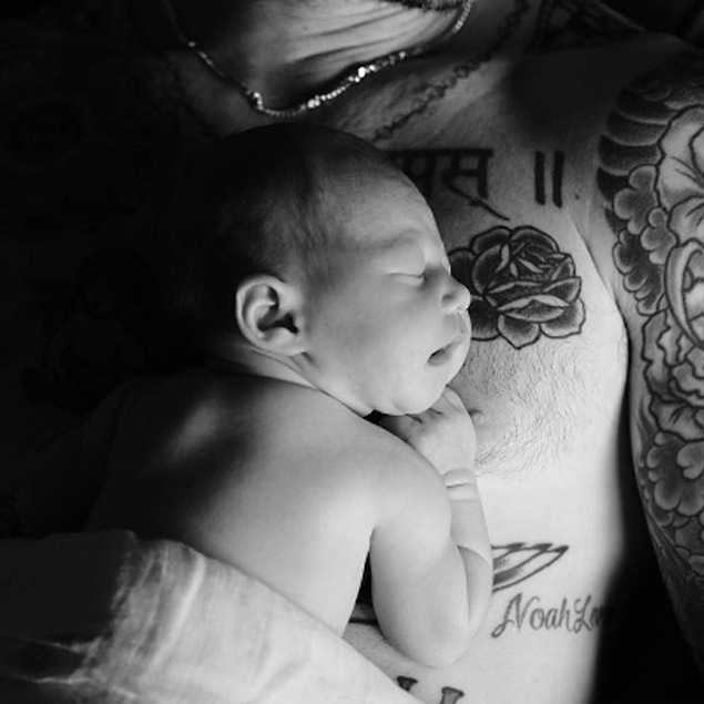 Gıybetçiler hatırlarsınız, 20 Eylül'de doğması beklenen Dusty Rose Levine; beklenenin aksine anne ve babasına bir gün gecikmeli kavuşarak nasıl da heyecan yaratmıştı.