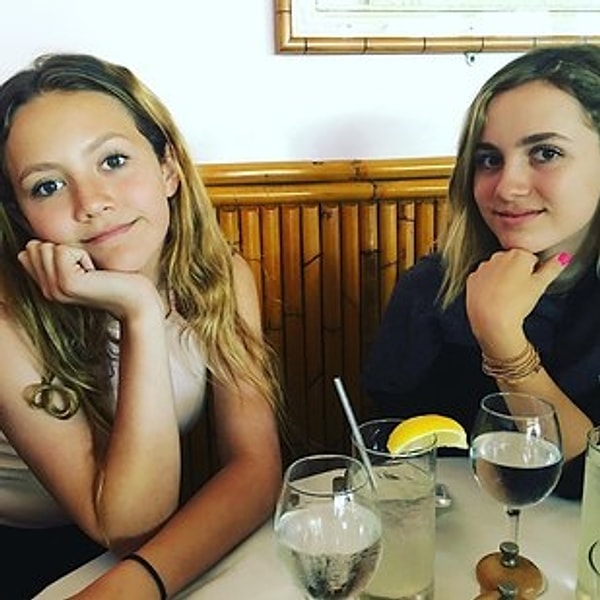 10. Дочери Лесли Манн и Джадда Апатоу — Моди и Айрис