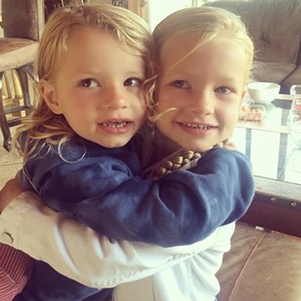 13. Вот дочка и сын Эрика Джонсона и Джессики Симпсон — Максвелл и Эйс