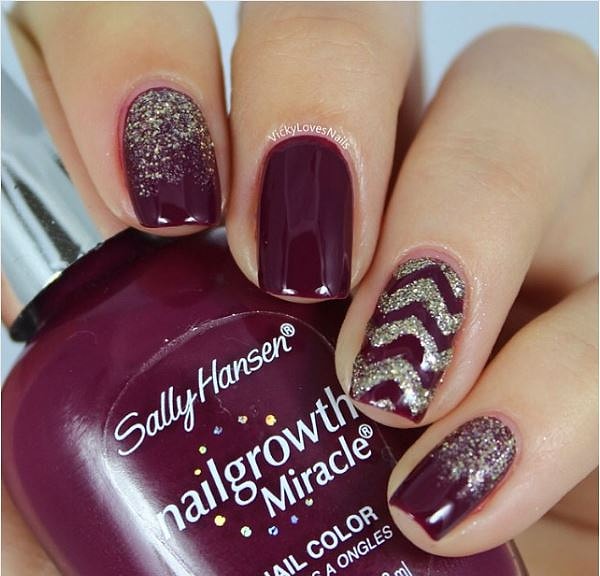 11. Блестящие акценты на сливовом лаке смотрятся очень празднично