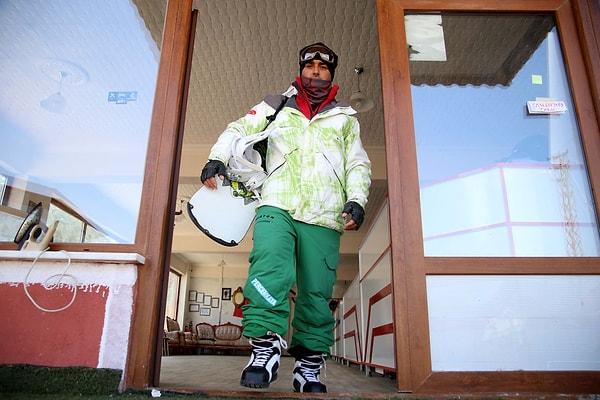 11 yıl boyunca kayak ve snowboard yaptıktan sonra antrenör olmak için Türkiye Kayak Federasyonuna başvuran Perçemkaya, Erzurum'da katıldığı kursu başarıyla geçerek 1. kademe antrenörlük belgesini aldı.