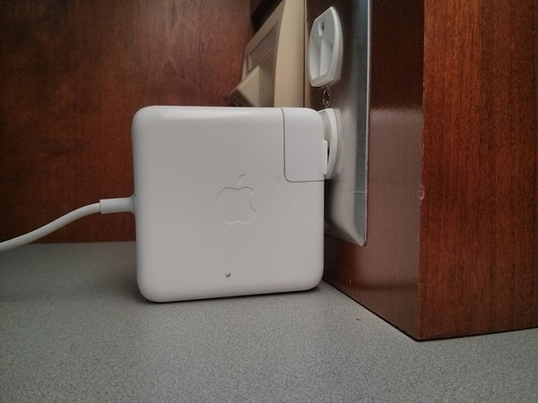 16. Эта розетка, созданная специально для зарядки от вашего MacBook.