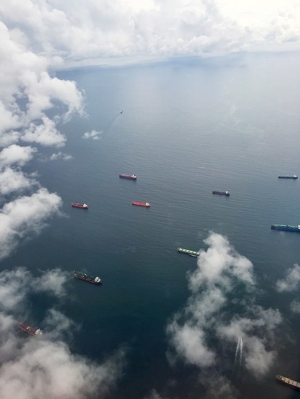 18. Корабли выстраиваются в очередь на Панамском канале.