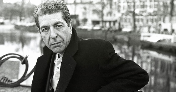 Aşk, Dostluk ve Aldatılma: Leonard Cohen'in Famous Blue Raincoat Şarkısının Hikayesi