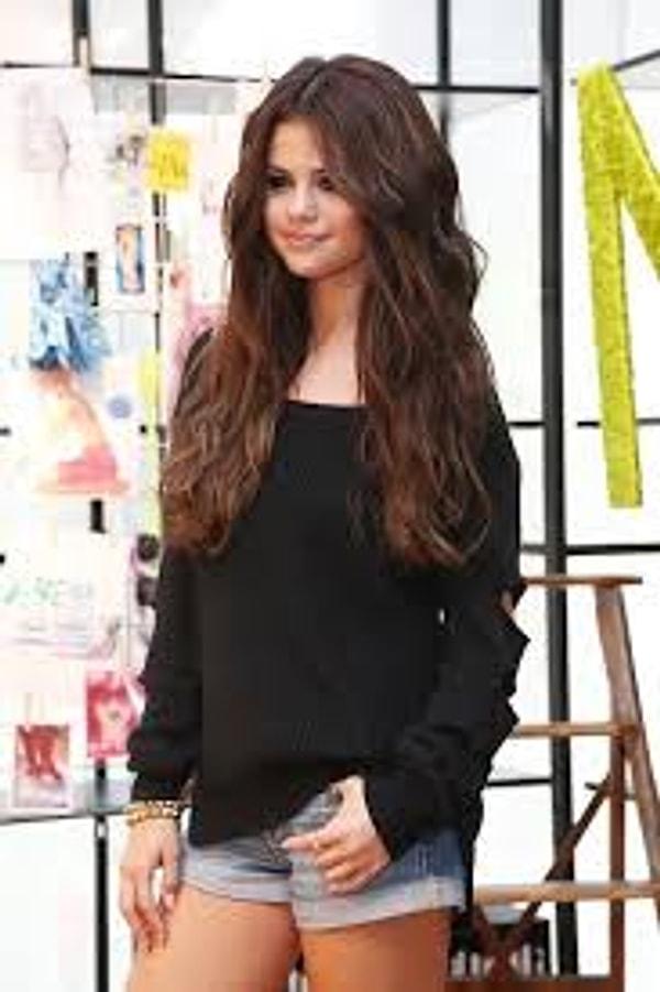 Selena Gomez Tarzı 5 .