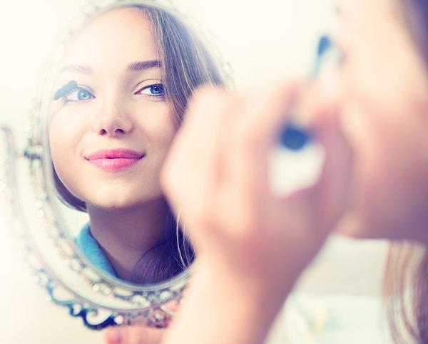 Pek çok kadın kişisel bakım ve makyajın iyi hissettirdiği konusunda hemfikir.
