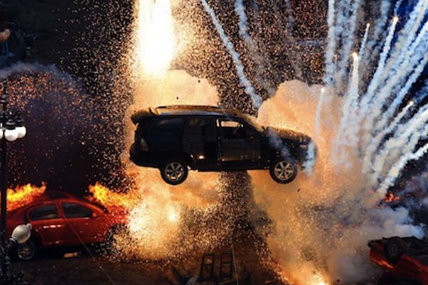 5. Майкл Бэй и его ненависть к машинам (Трансформеры 3: Тёмная сторона Луны)