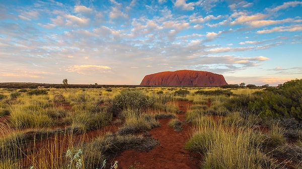 9. Гора Улуру на рассвете, Центральная Австралия