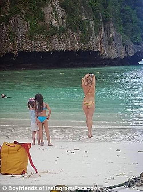 Bu çileyi çekenler bir tek erkekler değil tabii, görüldüğü üzere bu fotoğraftaki ablamız onu çekmesi için bir çocuğun eline kamerayı tutuşturmuş.