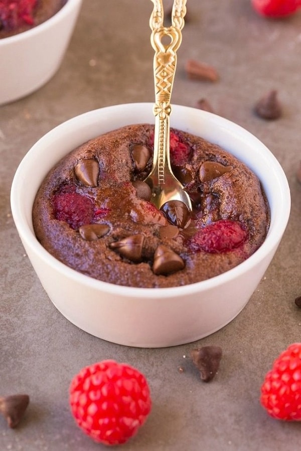 6. Брауни с малиной за 1 минуту.