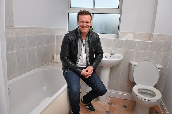 "Поэтому, я подарю дом тому, кому он действительно необходим!"