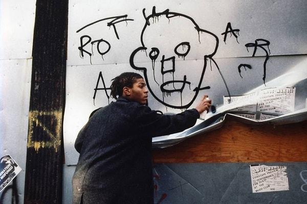 5. 1970'lerde Basquiat, Manhattan'da SAMO takma adını kullanarak grafittiler yapmaya başladı. Bu ona şöhret kazandırmaya başladı. Aynı yıl "Grey" isimli bir rock grubu kurdu.