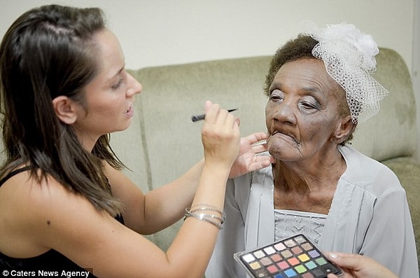 Пара впервые познакомилась в 2014 году в доме для престарелых. Для Jaco, левая рука которого парализована, это была любовь с первого взгляда.