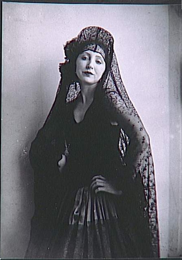 Anaïs, Henry Miller ile 1932 yılında bir öğle yemeğinde tanıştı. Miller o zamanlar beş parasız 40 yaşında bir adamdı.