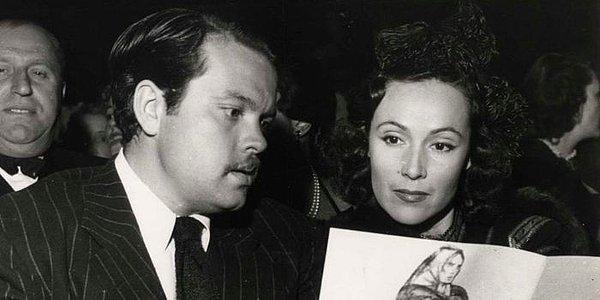 Tanıştıklarında ikisi de evli olmalarına rağmen yapımcı Orson Welles ve aktris Dolores del Rio bir ilişkiye başladı ve ikisi de evliliklerini bitirdi.