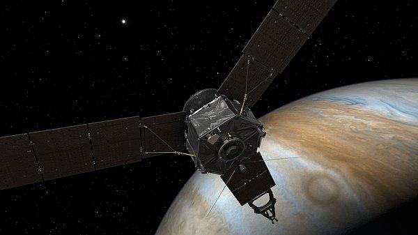 7. Juno 716 milyon km yol alarak Jüpiter yörüngesinde veriler toplamaya başladı.