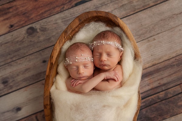 5. Тогда женщина разоблачила детей и позволила им немного поиграть.