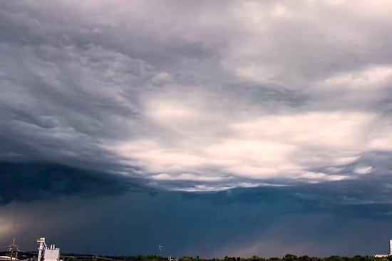 Timelapse Görüntülerle Gökyüzünün Adeta Bir Okyanusa Dönüşmesi