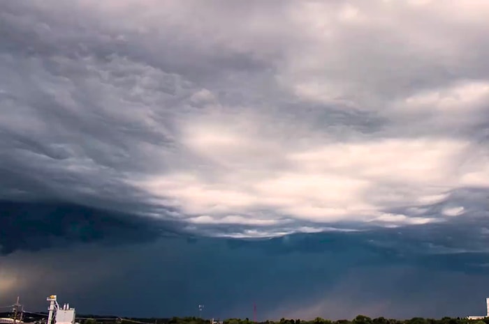 Timelapse Görüntülerle Gökyüzünün Adeta Bir Okyanusa Dönüşmesi