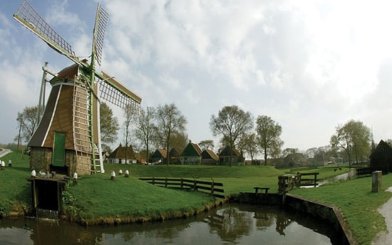 Ani ve Beceriksizce Zenginleşen Ülkelerin Kendi Başlarına Ördüğü Çorap: Hollanda Hastalığı