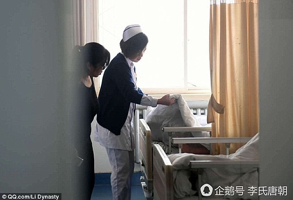 6. 15 февраля хирурги провели инновационную операцию, взяв кусочек тонкого кишечника Чжан и создав из него для нее вагину.