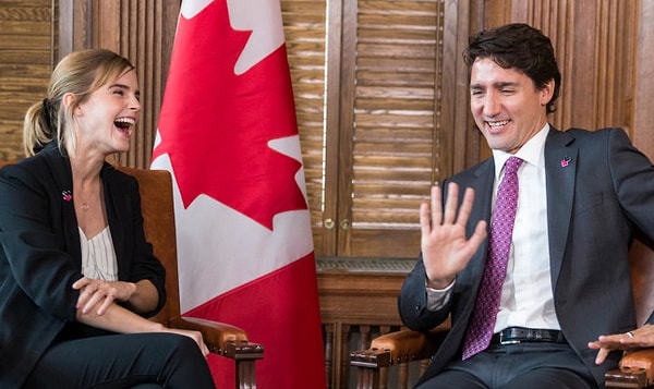 5. Без лишних слов понятно, как девушки реагируют на общество канадского министра